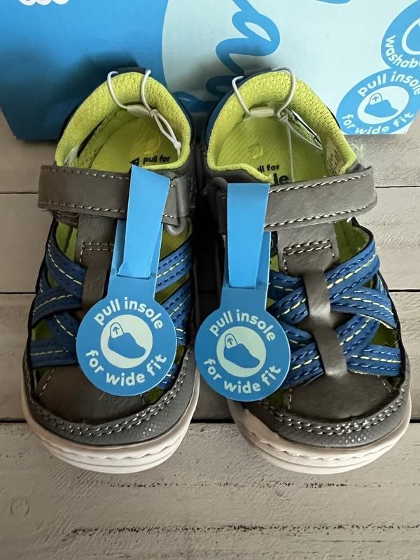 Stride Rite Amos 2.0 Gray Shoes Sandals US Size 4