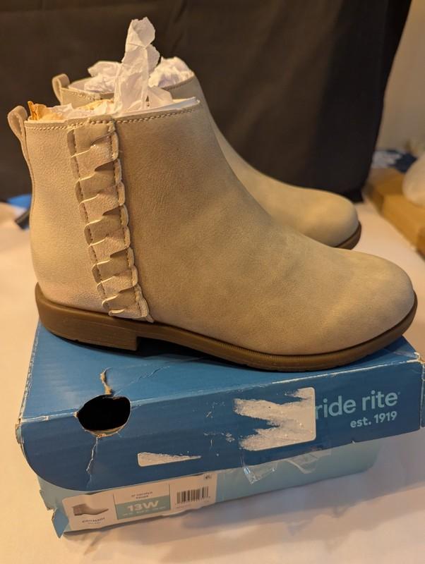 Stride Rite Girls Big Kid 13W Carolyn Taupe Booties Side Zip New Open Box