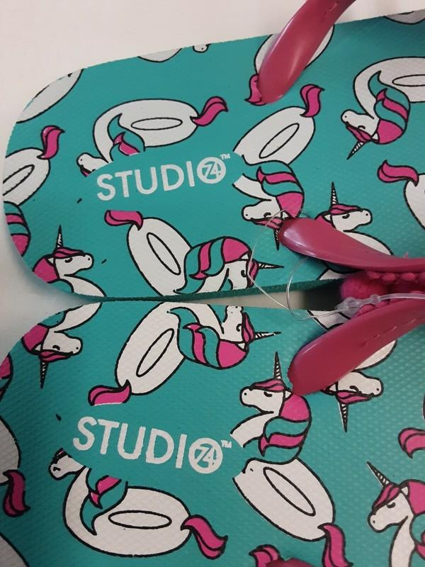 Studio 74 Girls Summer Turquoise Flip-Flops W/Pink Pom-Poms Toe Sandals BNWOT