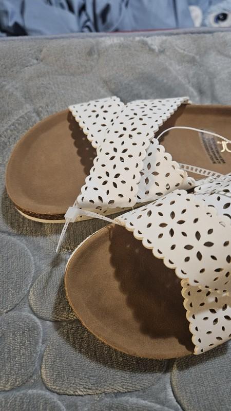 Sugar Sandals Girls Size 3 White Flats Comfy