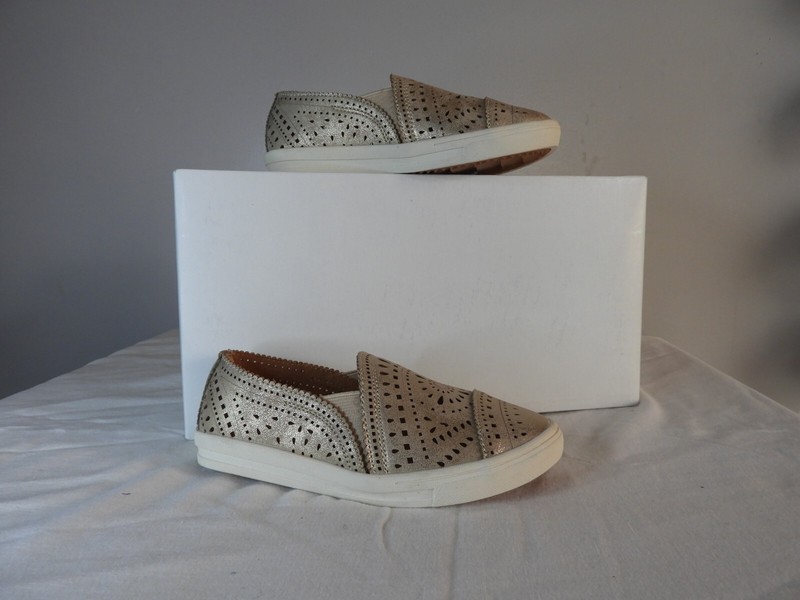 Sun and Stone summer girls shoe size 11