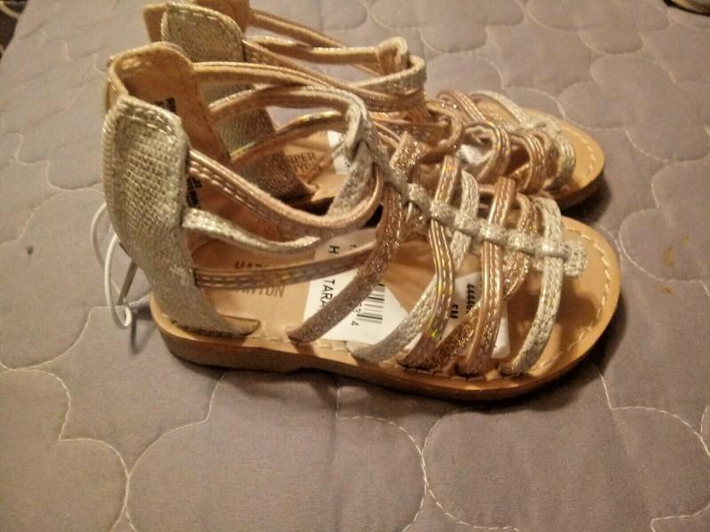 Super Cute Harper Canyon Girls Irredescent Sandals shoes Size 5