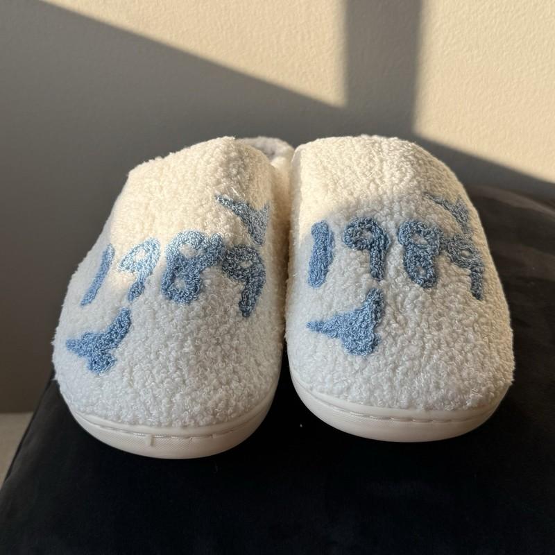 Taylor Swift Slippers 1989 Version Fuzzy Size 37 / 38 US 6.5 / 7 Women’s Blue