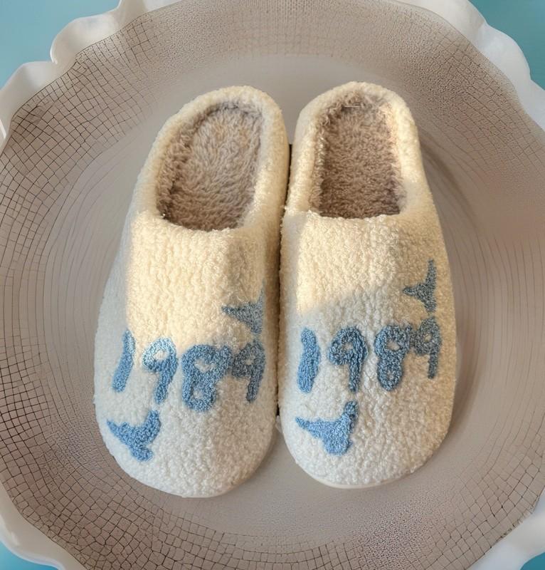 Taylor Swift Slippers 1989 Version Fuzzy Size 37 / 38 US 6.5 / 7 Women’s Blue
