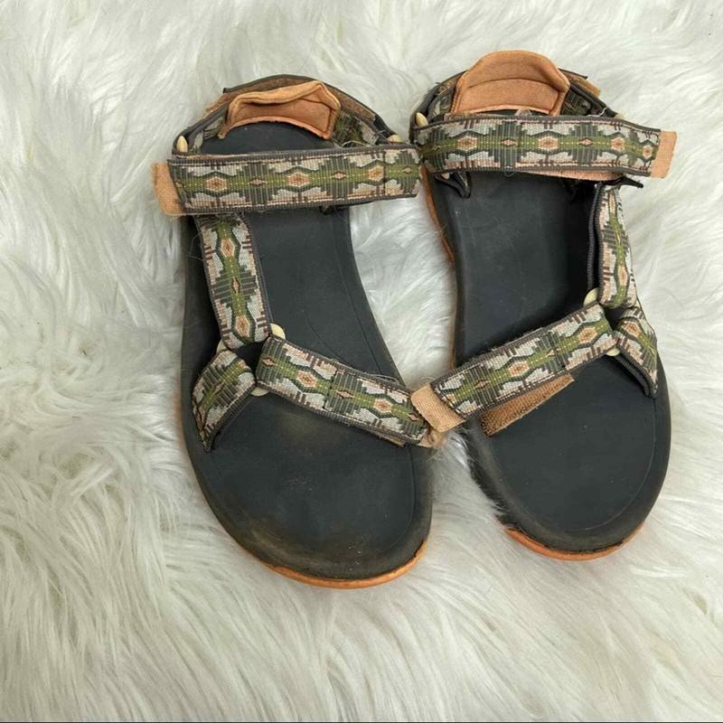 Teva Youth Hurricane XLT Gray Pink Adjustable Strappy Sandals Size 4