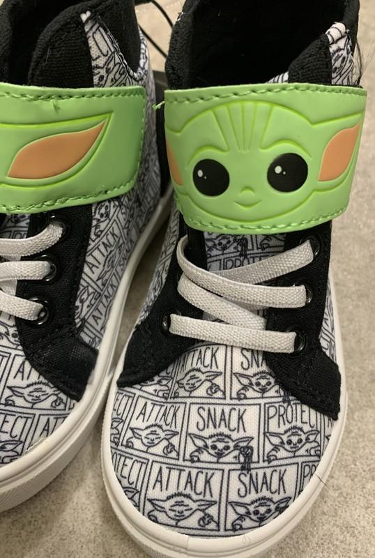 The Mandalorian Infant Size 8 Canvas High Top Black/White Baby Yoda Sneakers