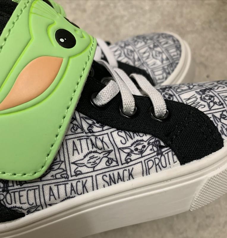 The Mandalorian Infant Size 8 Canvas High Top Black/White Baby Yoda Sneakers
