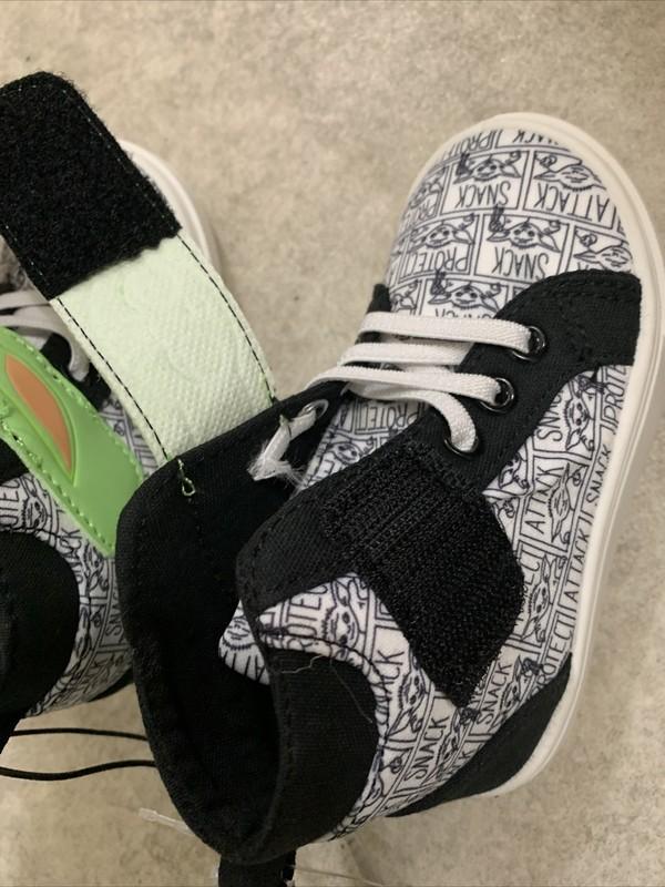 The Mandalorian Infant Size 8 Canvas High Top Black/White Baby Yoda Sneakers