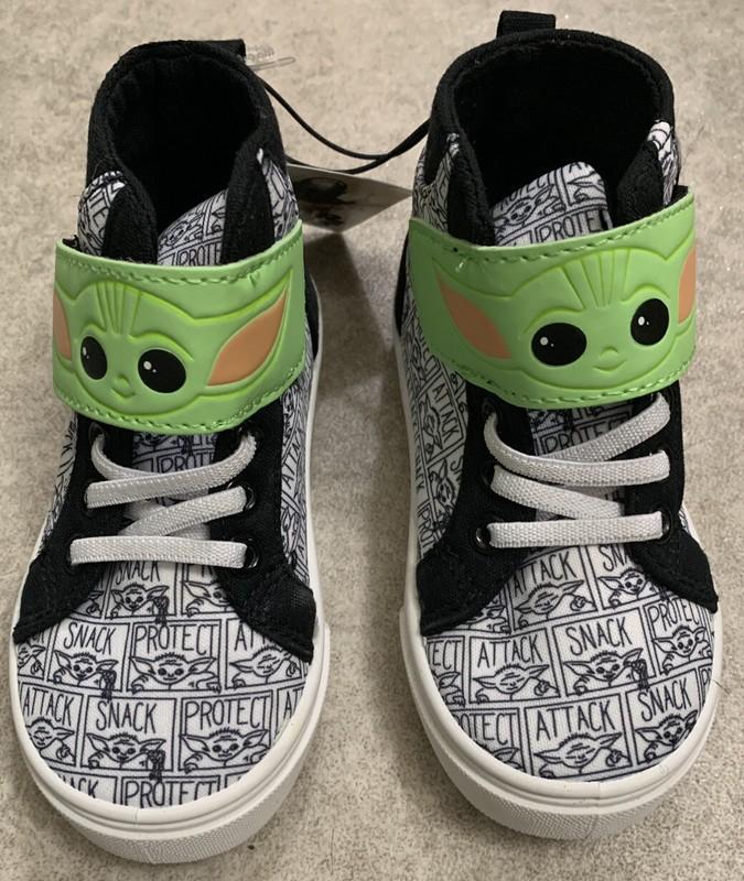 The Mandalorian Infant Size 8 Canvas High Top Black/White Baby Yoda Sneakers