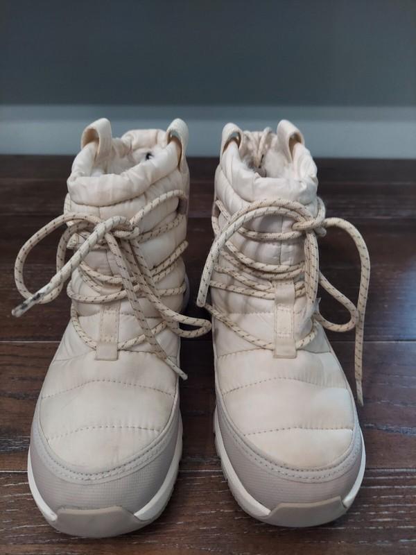 The North Face Women's Thermo Ball Lace Up Boots White Size 5