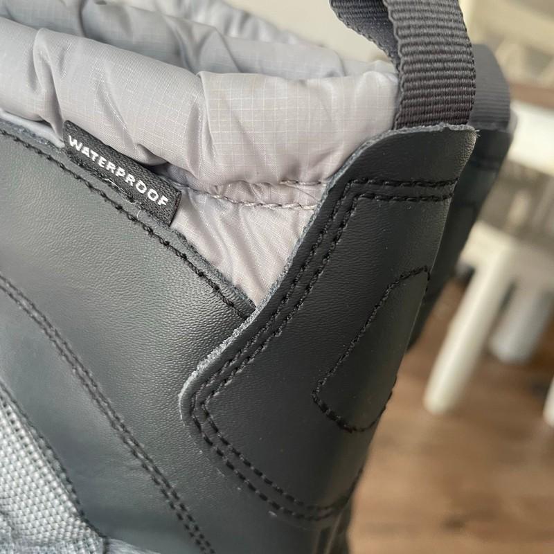 The North Face Youth Alpenglow IV Boots Size 5 Thermafelt Waterproof NEW