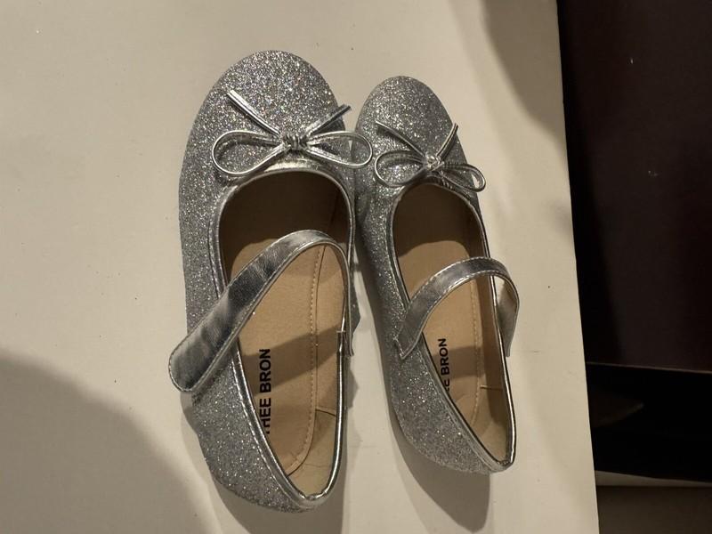 Thee Bron Silver Glitter Mary Jane Dress Shoes Princess Toddler Size 7/8 US