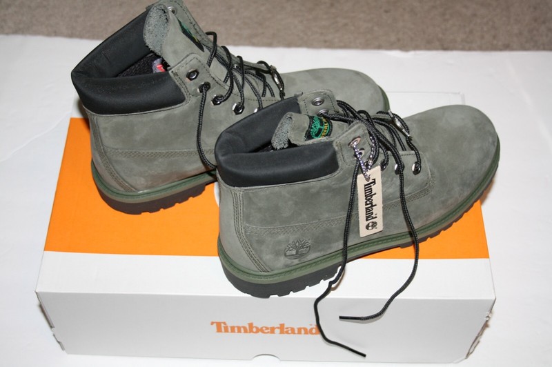 timberland boys boots hunter green size 7 kids ( brand new )
