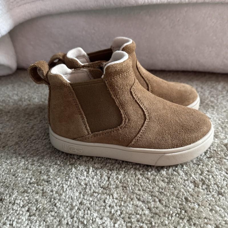 toddler uggs size 10 toddler Good condition
