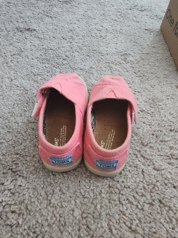 Tom’s Tiny Classics Baby Shoes Pink Canvas Size 5 Free Shipping