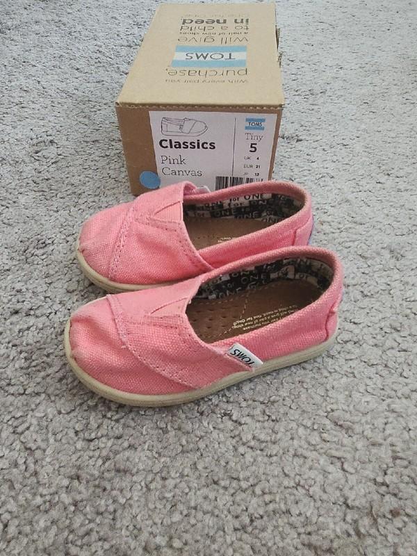 Tom’s Tiny Classics Baby Shoes Pink Canvas Size 5 Free Shipping