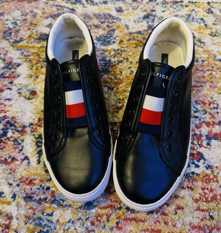 Tommy Hilfiger TWLAVEN-R Navy Sneakers Size 8