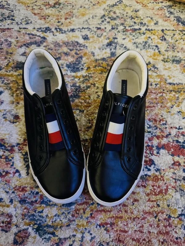 Tommy Hilfiger TWLAVEN-R Navy Sneakers Size 8