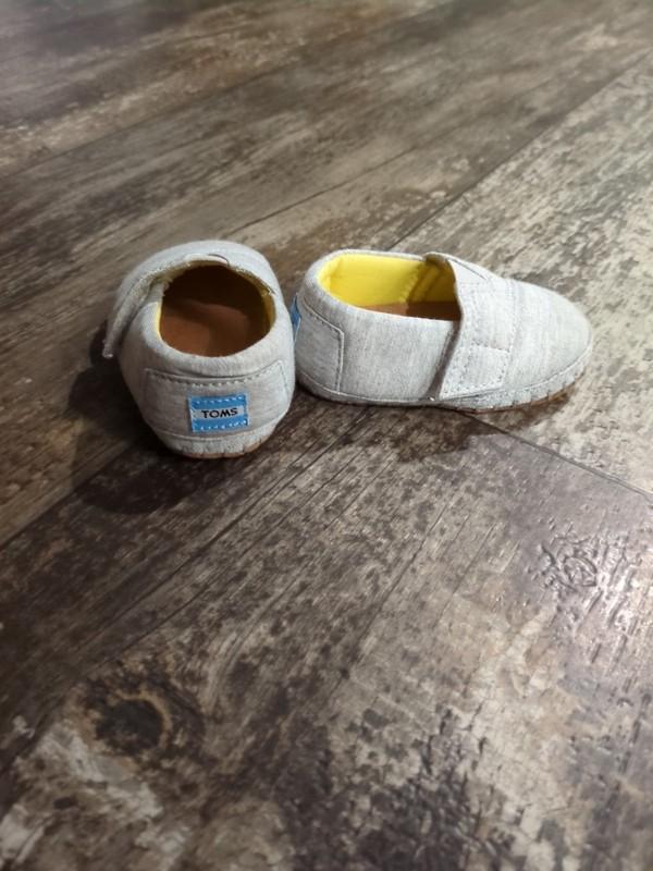 Toms Baby Crib Shoes Baby 3 Gray Hook And Loop Closure Wide Toe Box