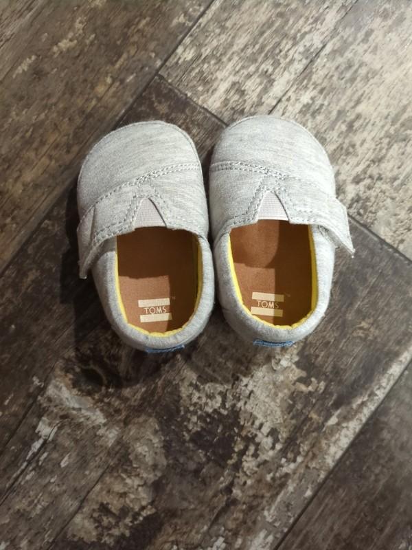 Toms Baby Crib Shoes Baby 3 Gray Hook And Loop Closure Wide Toe Box