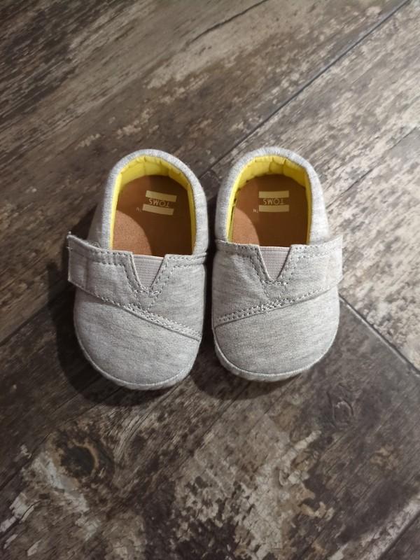 Toms Baby Crib Shoes Baby 3 Gray Hook And Loop Closure Wide Toe Box