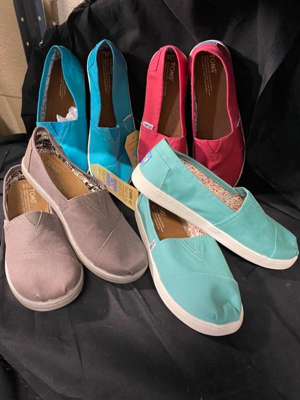 TOMS Classic Canvas Shoes Girls Youth Size 5 or 5.5 CHOOSE COLOR NEW in Box
