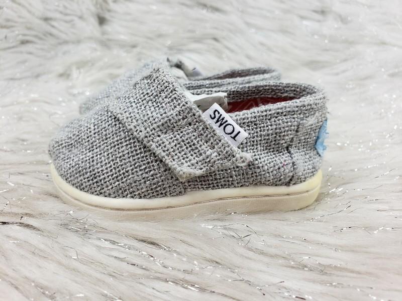 TOMS Toddler Size 3 Gray Sparkly Casual Easy On Shoes