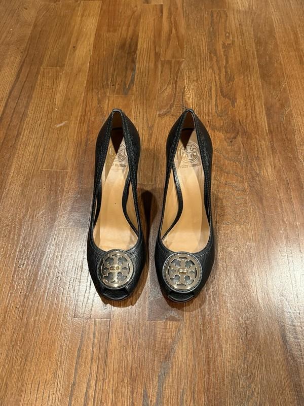 Tory Burch Selma Peep Toe Wedges In Black Size 10
