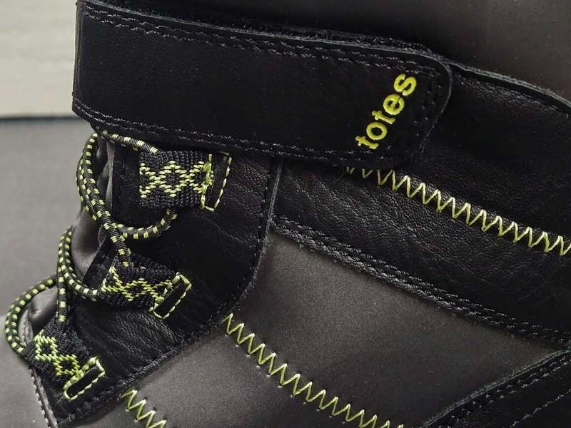 Totes Boys Bailey Winter Thermolite Snow Boots Kids Waterproof Shell Sz. 1M NWT