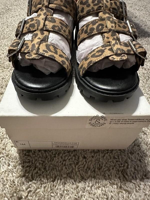 Treasure & Bond Girls Tan Leopard Print Fisher Men Style Sandels Size 1M Straps