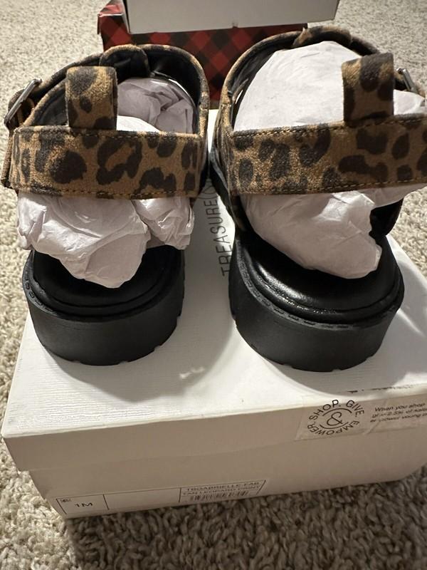 Treasure & Bond Girls Tan Leopard Print Fisher Men Style Sandels Size 1M Straps
