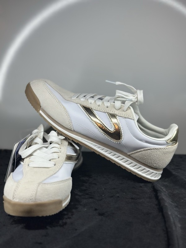 Tretorn Rawlins Sneakers 8.5 White & Gold Clean Girl Aesthetic Quiet Luxury 