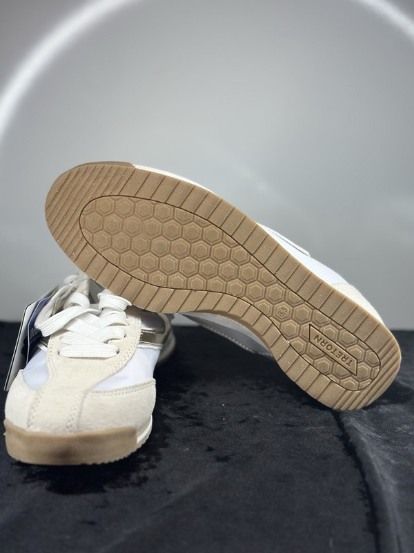 Tretorn Rawlins Sneakers 8.5 White & Gold Clean Girl Aesthetic Quiet Luxury 