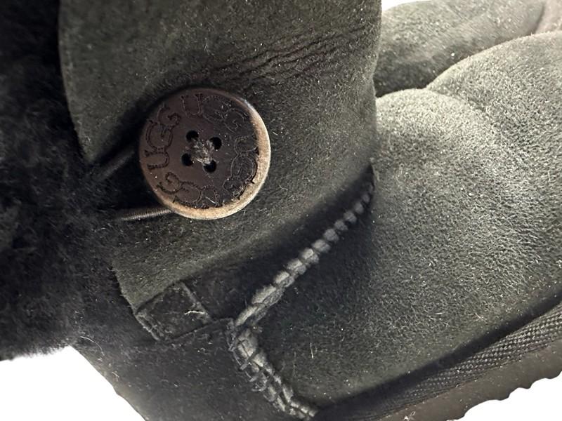 UGG Australia Black Classic Short Winter Boots Girls Toddler Size 8