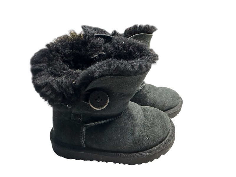 UGG Australia Black Classic Short Winter Boots Girls Toddler Size 8