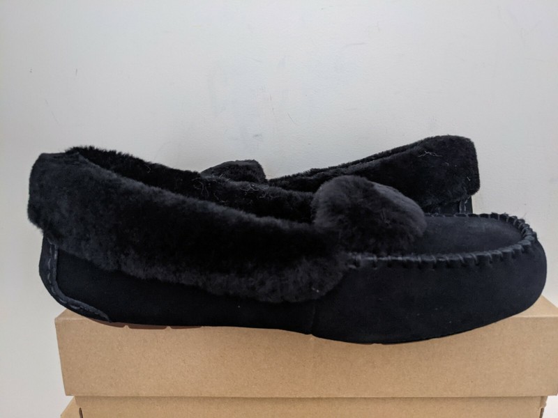 Ugg Australia Womens Dakota Spill Seam Moccasin Size 7 NIB