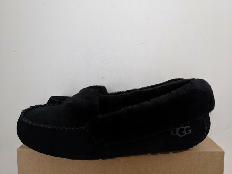 Ugg Australia Womens Dakota Spill Seam Moccasin Size 7 NIB