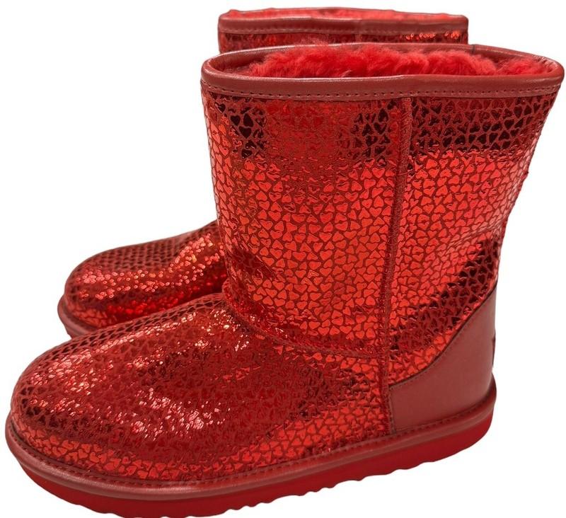 UGG Kids Classic II Gel Hearts (Big Kid) Unisex Boots 1151613K Size 4 Youth Red
