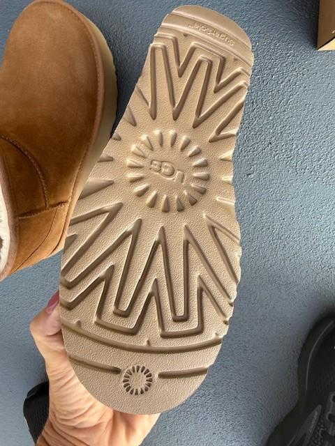 UGG Ultra Mini Platform Boots New In Box Size 10 Womens