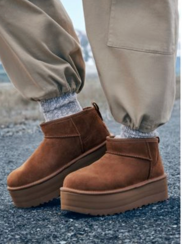 UGG ultra mini platform boots new in box size 10 womens