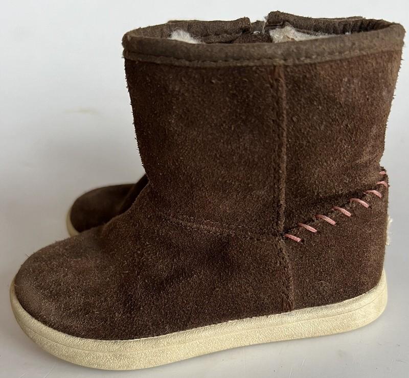 Uggs Girls Ugg Boots Size 7 Leather Suede Wool Winter Footwear Zipper Closure