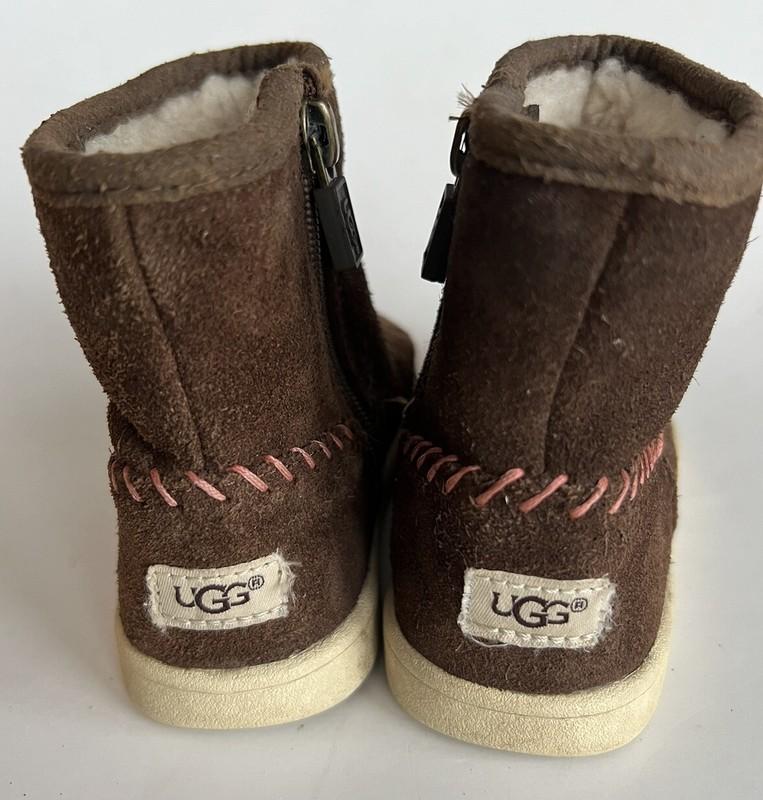 Uggs Girls Ugg Boots Size 7 Leather Suede Wool Winter Footwear Zipper Closure