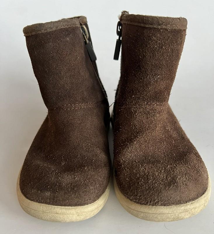 Uggs Girls Ugg Boots Size 7 Leather Suede Wool Winter Footwear Zipper Closure