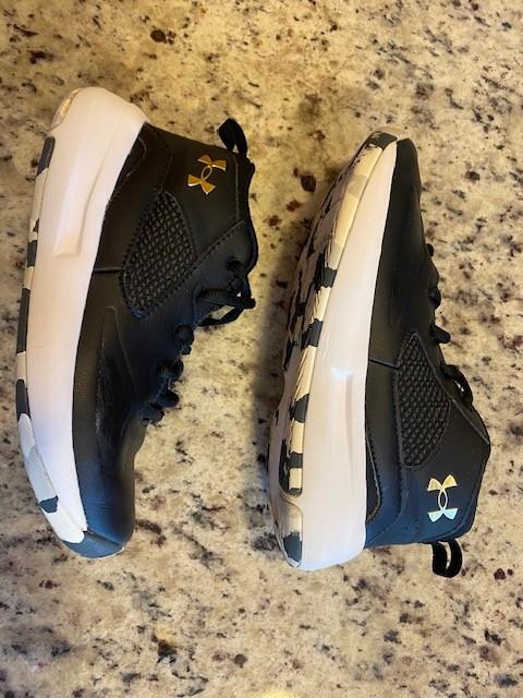 Under Armour Black/Gold Lockdown 6 Mid-top VCVN2 3023634-003 Youth Sz 2.5/EU 34