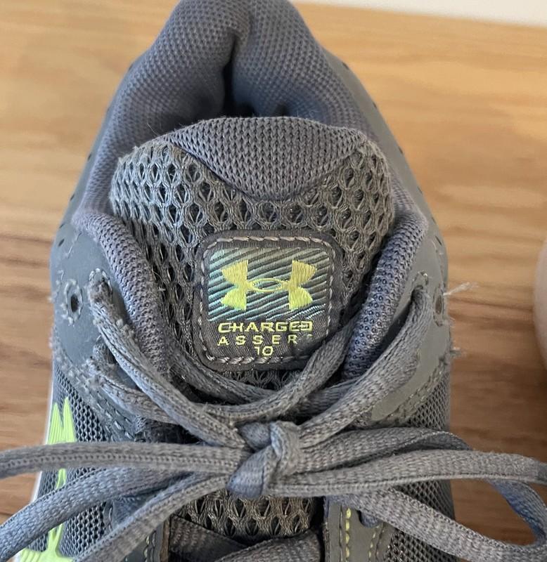 Under Armour Charged Assert 10 Shoes - Youth Size 4.5 - Gray And Lime Surge