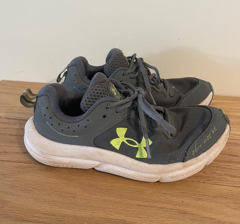 Under Armour Charged Assert 10 Shoes - Youth Size 4.5 - Gray And Lime Surge