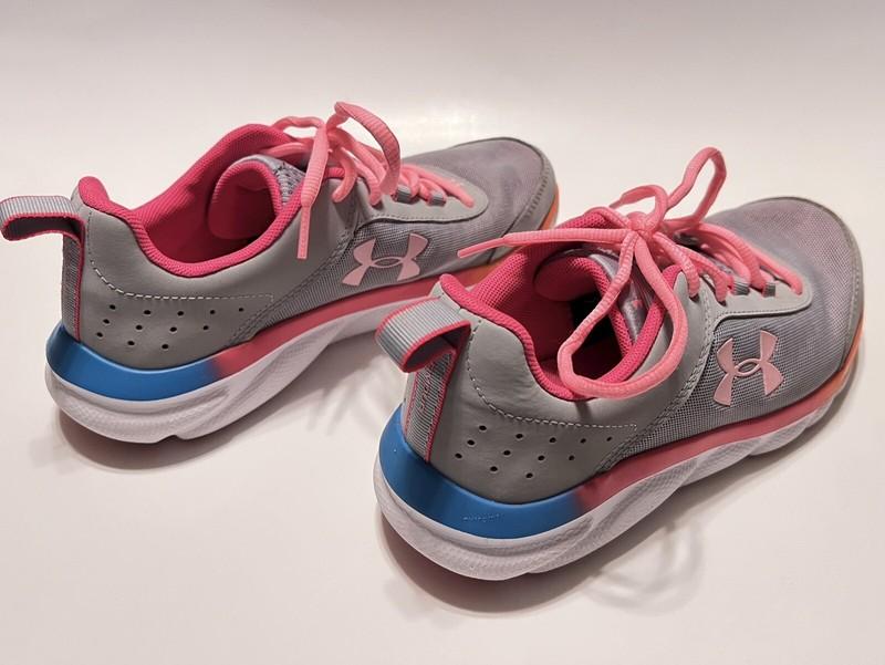 Under Armour Girls Athletic Shoes Size 7 Youth Gray Pink With Box