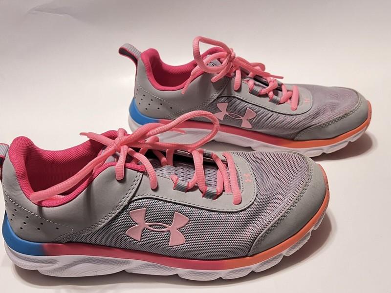 Under Armour Girls Athletic Shoes Size 7 Youth Gray Pink With Box