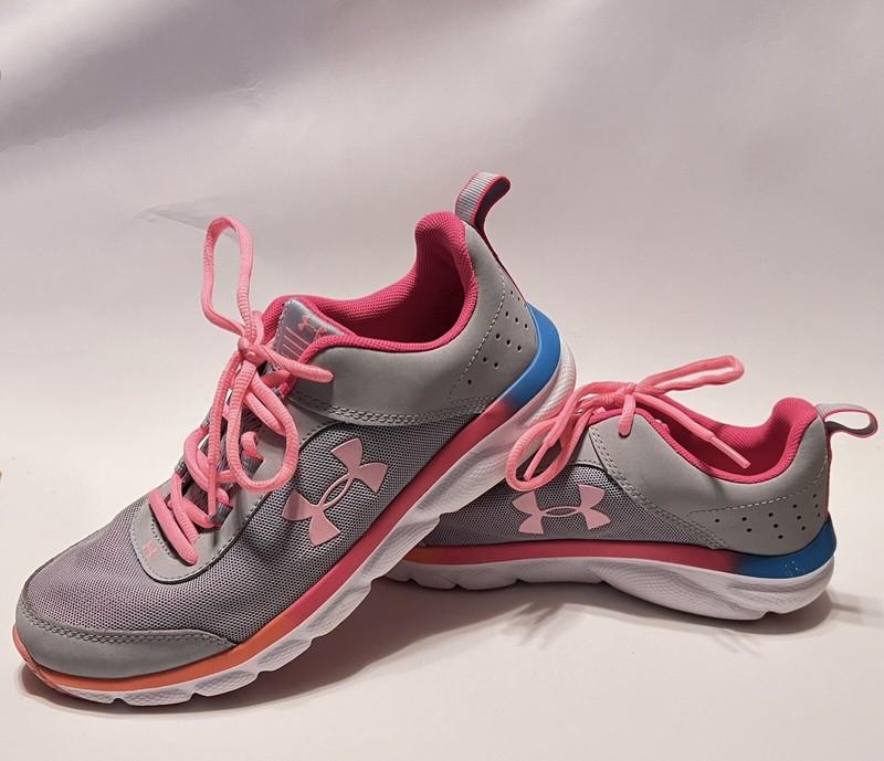 Under Armour Girls Athletic Shoes Size 7 Youth Gray Pink With Box