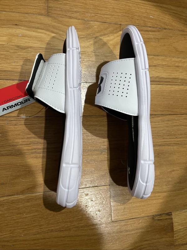 Under Armour UA B Ignite Select Boys 4Y Slides Sandals - White/Black - New